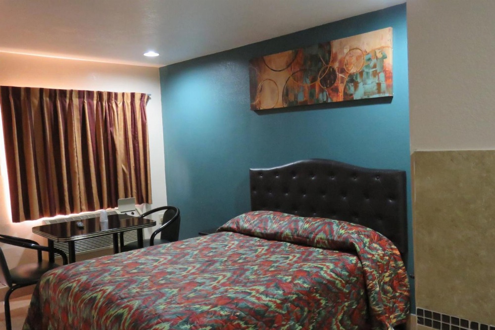 Queen Room - Non-Smoking